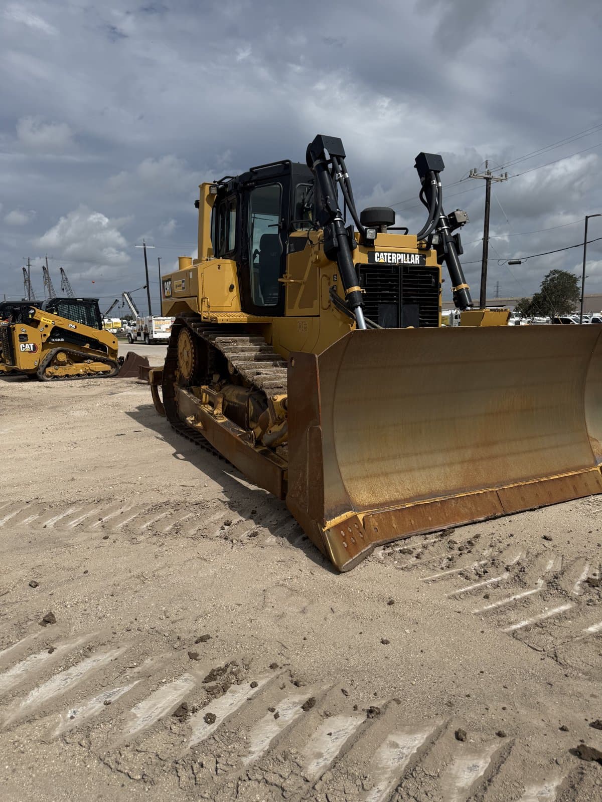 2013 Caterpillar D6T XL crawler dozer, front-left view with semi-U blade and multi-shank ripper, for sale in Texas